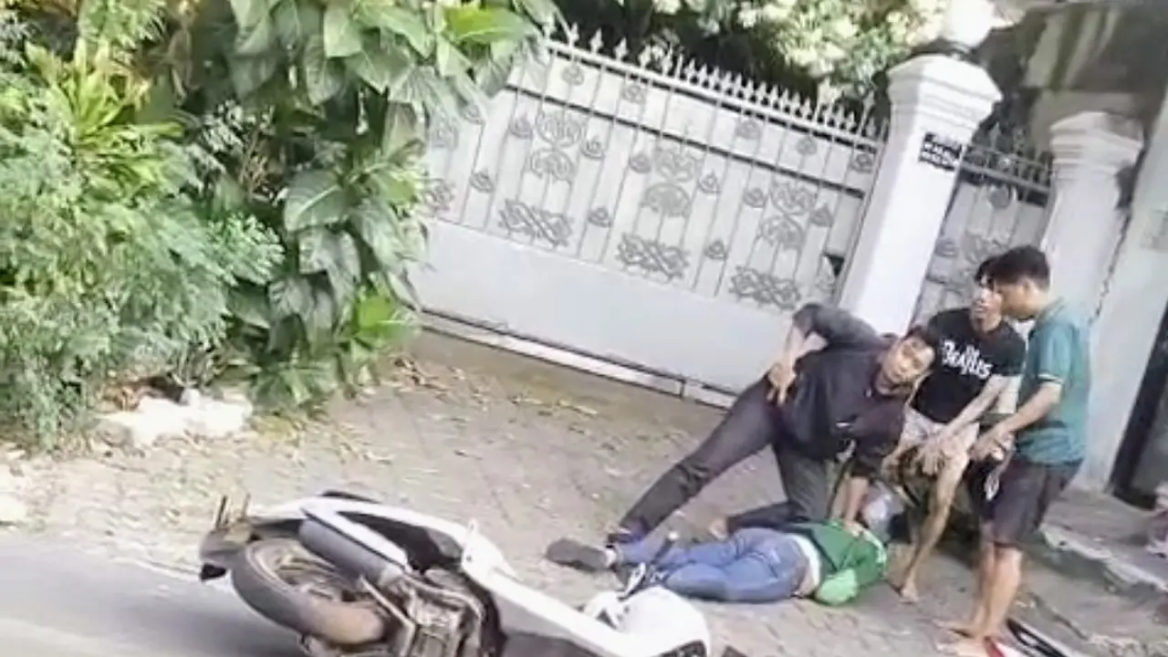 Detik-Detik Polisi Menyamar Jadi Ojol Ditabrak Begal di Tangsel, Dua Tersangka Berhasil Diringkus