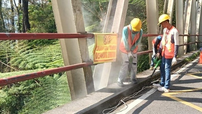 Cegah Insiden Serupa, Pagar Jembatan Cangar Mulai Ditinggikan dan Progresnya Sudah 60 Persen