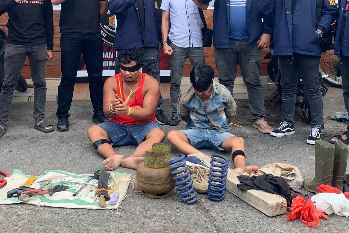 Bobol Rel Kereta Api di Way Kanan, Dua Pria Ditangkap Polisi dengan Kerugian Capai Rp1,4 Miliar