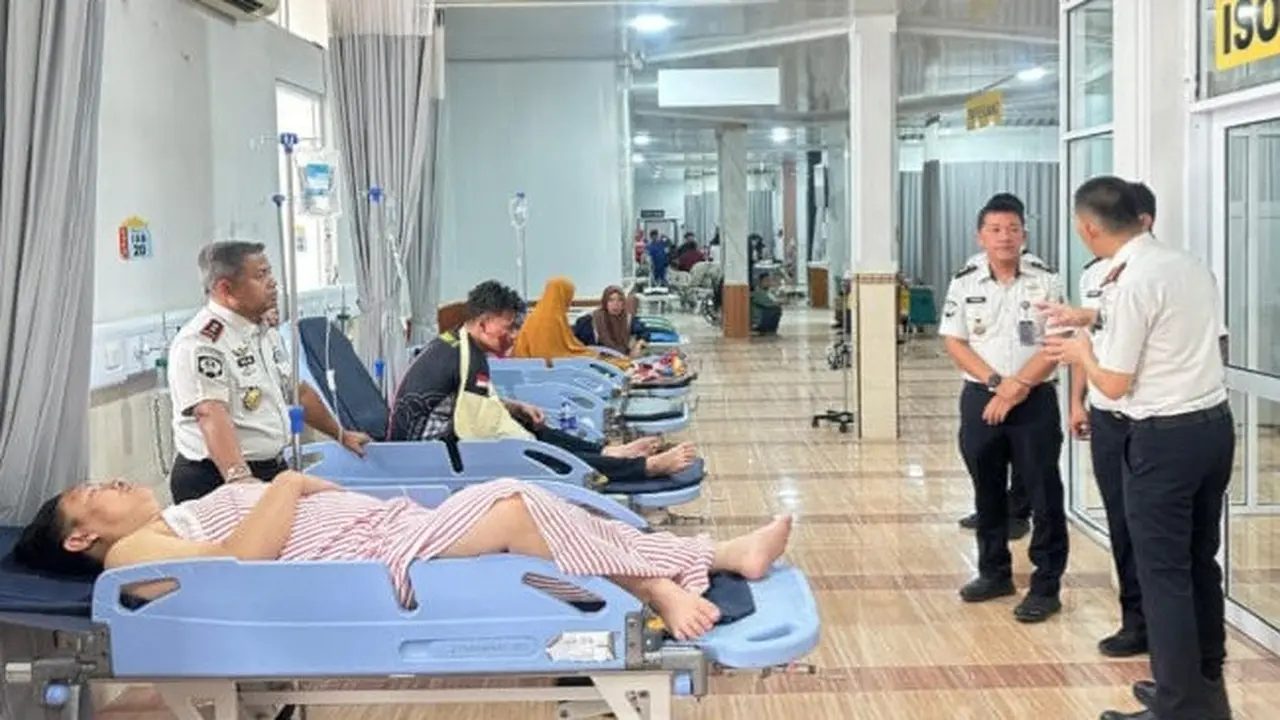 Hilang Kendali di Jalinsum, Ambulans Lapas Kotabumi Masuk Sungai Saat Antar Narapidana