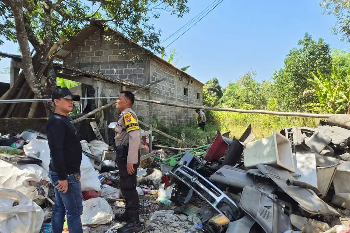 Mortir Aktif Ditemukan di Gudang Rongsokan Malang, Tim Gegana Lakukan Pemusnahan