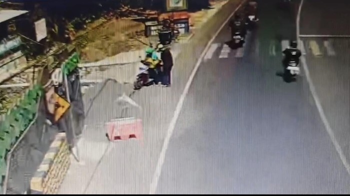 Terekam CCTV, Pedagang Es Krim di Kota Batu Diduga Ditipu hingga Motor Dibawa Kabur