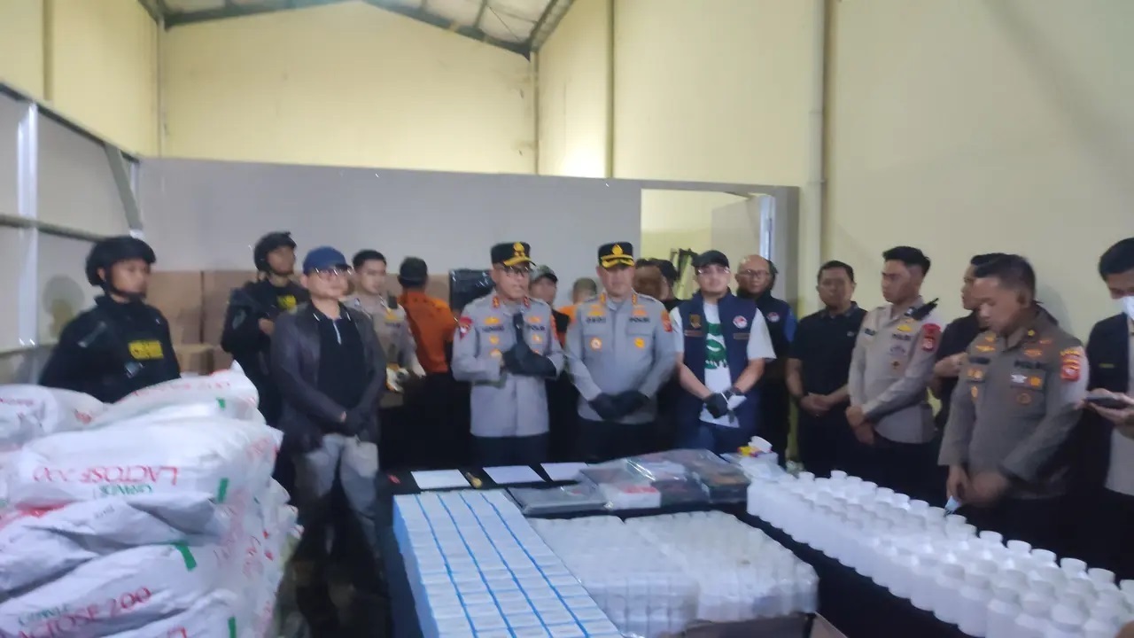 Polisi Bongkar Pabrik Obat Keras Ilegal di Bandung, Kapasitas Produksi Disebut Capai 8 Juta Butir per Hari