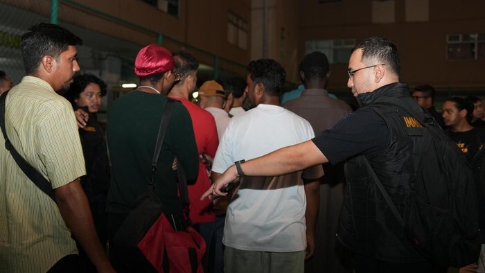 Imigrasi Razia WNA di Kalibata City, 45 Orang Dibawa untuk Pemeriksaan