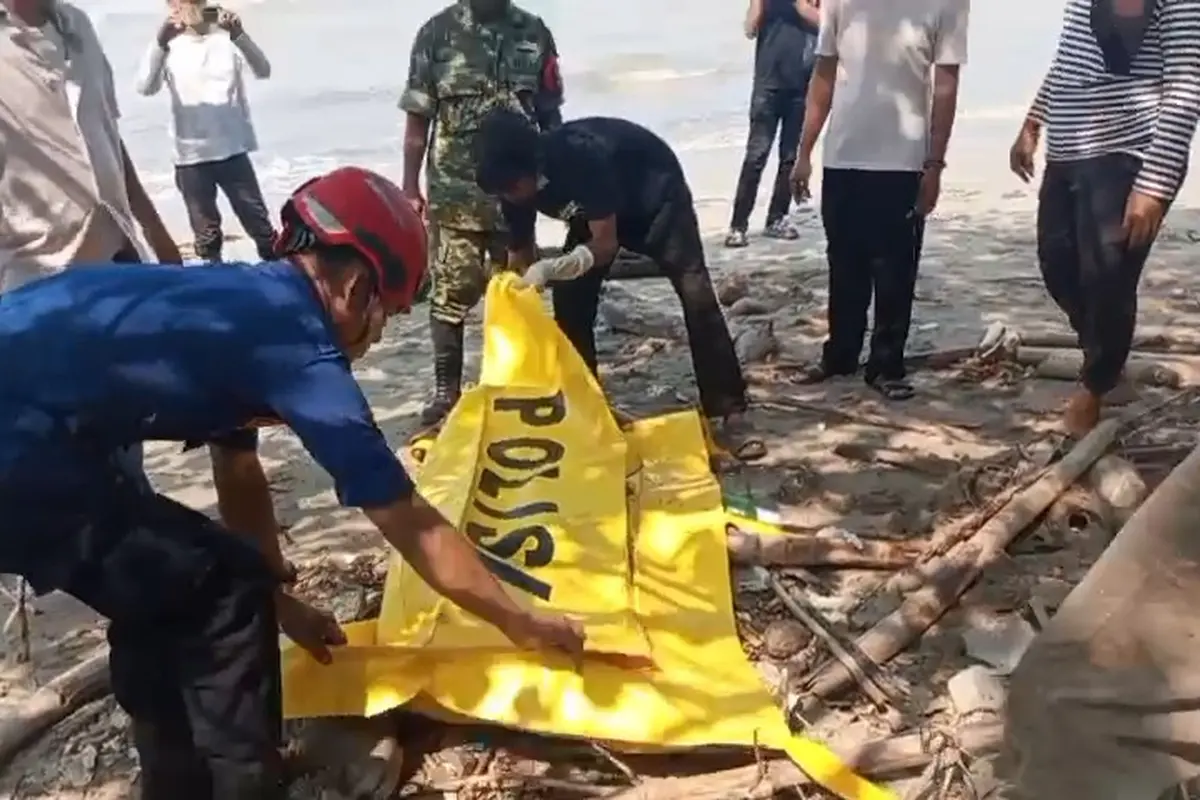 Ombak Bongkar Kuburan Pasir, Mayat Pria Tinggal Kulit dan Kerangka Ditemukan di Pantai Lampung Selatan