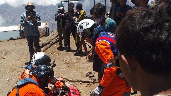 Turis Belanda Cedera Saat Mendaki Gunung Rinjani, Dievakuasi dengan Helikopter