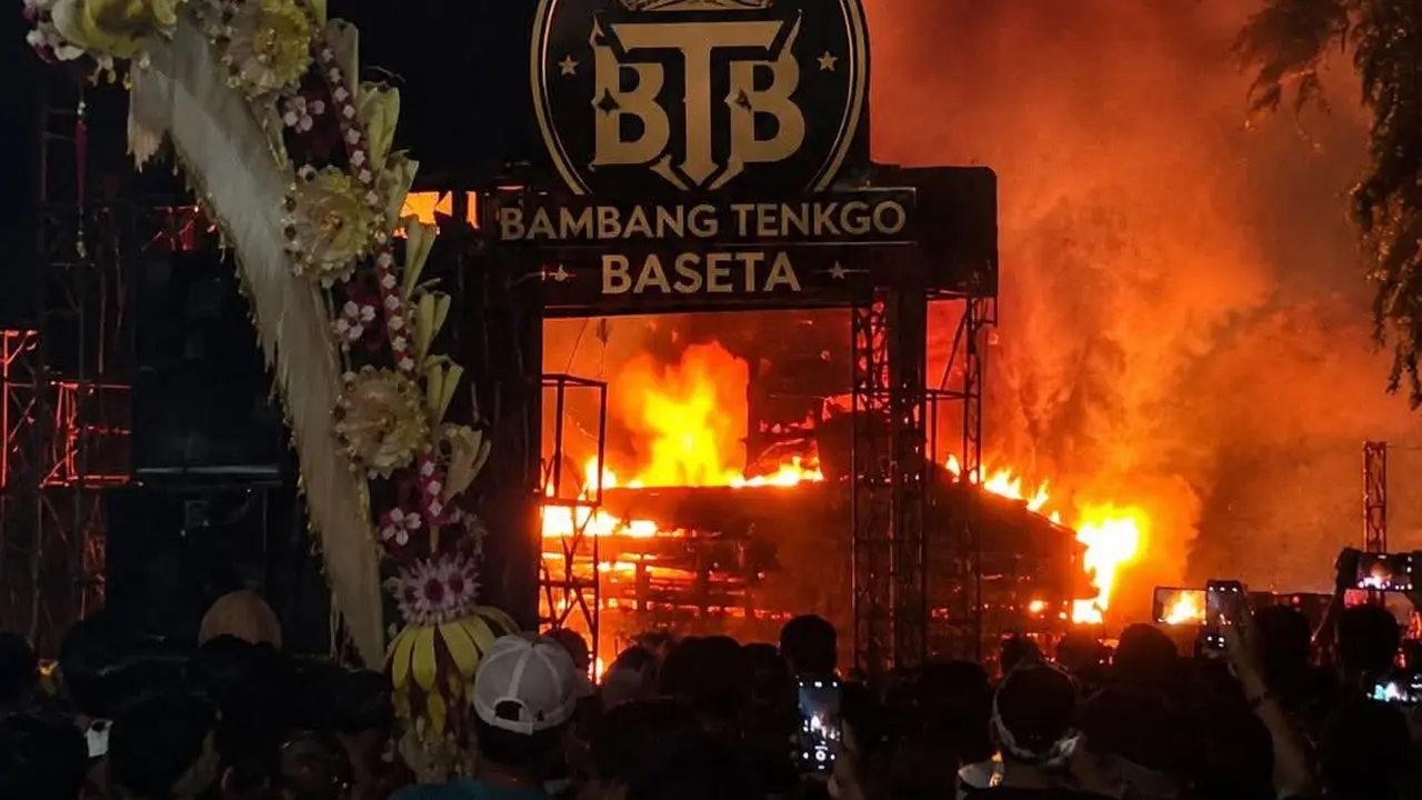 Ledakan Genset di Tengah Karnaval: Truk Sound Horeg Terbakar Hebat Saat Peringatan Malam 1 Suro di Pati