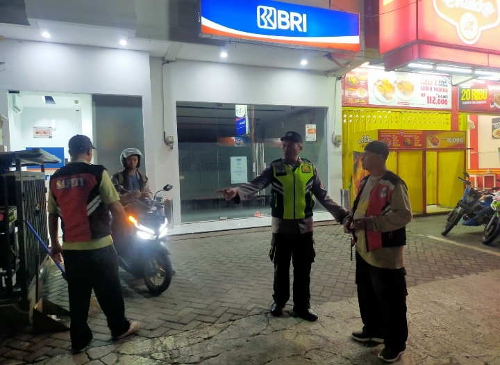 Jaga Kondusifitas Malam Hari, Polsek Dau Intensifkan Patroli Yanmas di Pusat Keramaian dan Pemukiman